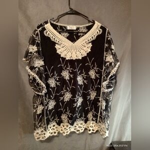 Sapphire women's embroidered floral black and white lace top